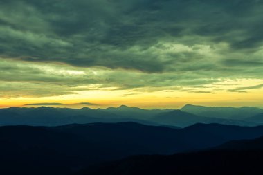 Renkli gündoğumu, pitoresk yaz yatay