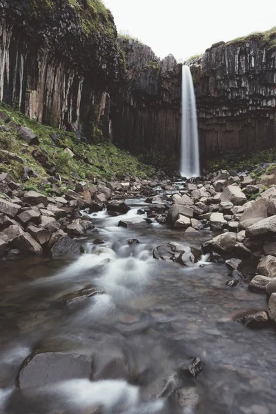 Berömda Svartifoss vattenfall — Stockfoto