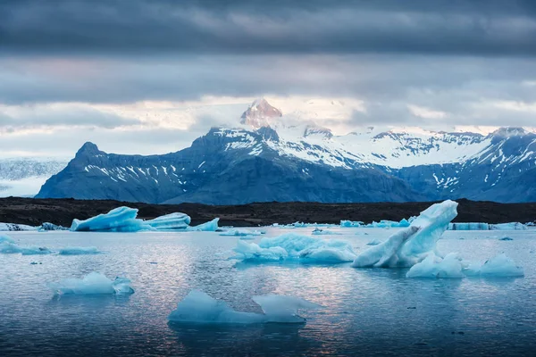 Jokulsarlon 'daki buzdağları — Stok fotoğraf