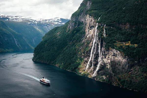 Εκπληκτική θέα του Sunnylvsfjorden fjord — Φωτογραφία Αρχείου
