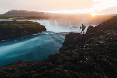 Skjalfandafljot nehrinde Godafoss şelalesi