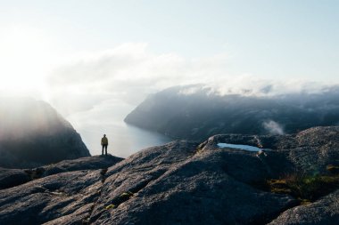 Preikestolen 'da puslu bir sabah