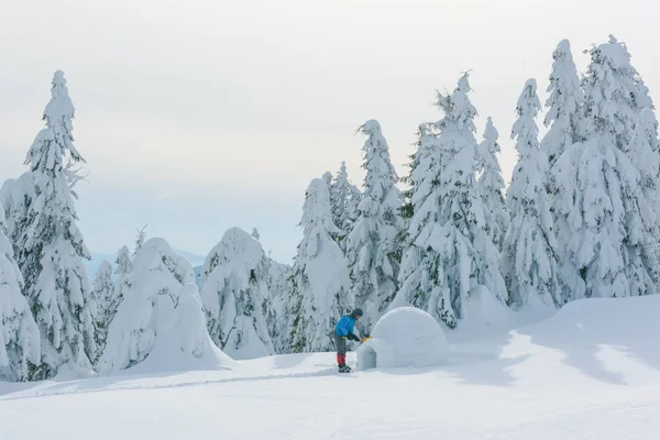 En yüksek dağı bina Igloo — Stok fotoğraf