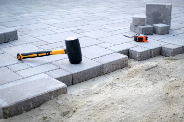 The master in yellow gloves lays paving stones — Stock Image The master in yellow gloves lays paving stones Stock Picture