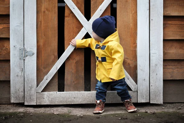 Small kid near barn — Stock Photo, Image