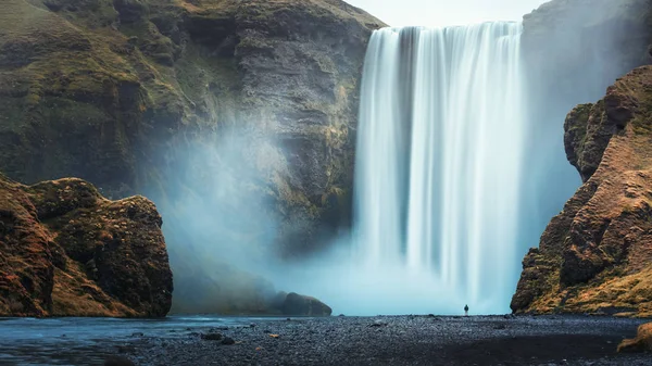 Alone tourist at Skogafoss — 스톡 사진