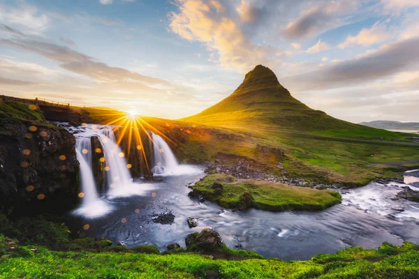 Picturesque landscape with Kirkjufellsfoss — Stock Photo, Image