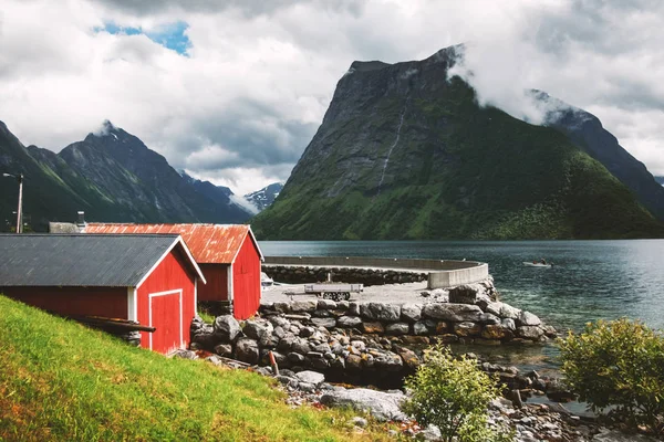 Urke 마 및 Hjorundfjorden 피 요 르 드 — 스톡 사진