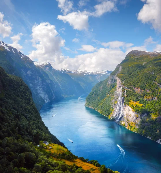 Atemberaubender Blick auf den Sunnylvsfjord — Stockfoto