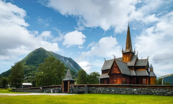 Old wooden Lom stave Church — Stockfoto