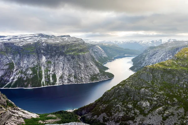 Εκπληκτική θέα του βράχου του χώρου (Trolltunga) — Φωτογραφία Αρχείου