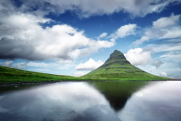 Kirkjufell mountain landscape — Stock Photo, Image