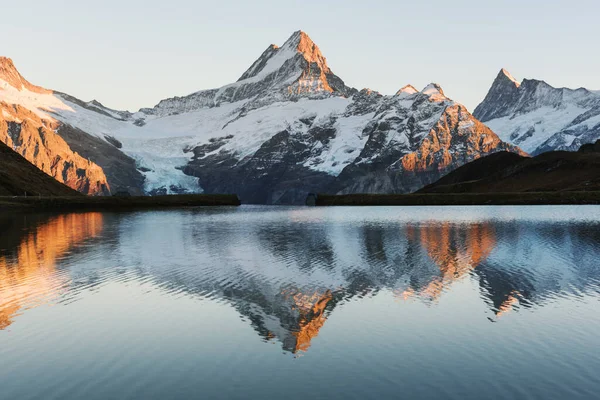 Bachalpsee, jezero ve švýcarských Alpách — Stock fotografie