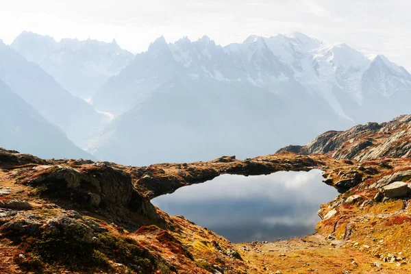 Lac de Cheserys meer in Frankrijk Alpen — Stockfoto