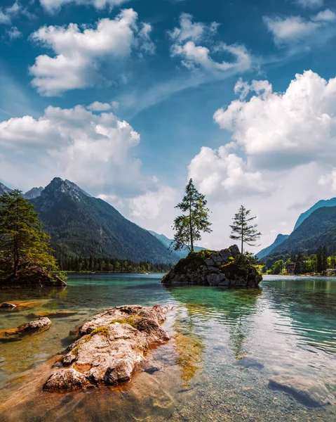 Amazing sunny summer day on the Hintersee lake — Stock Photo, Image