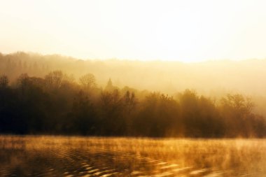 İnanılmaz Plitvice göllerinde sabah güneşleri