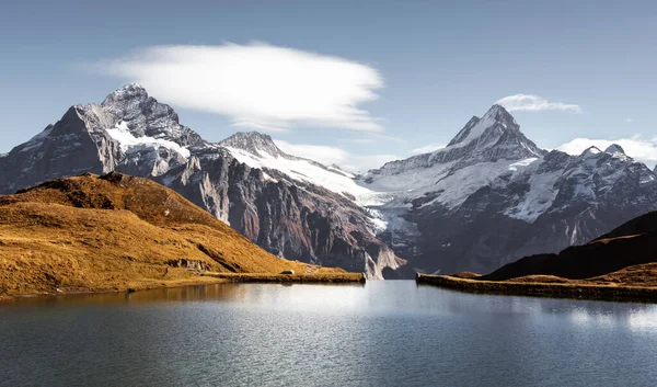 Bachalpsee sjö i schweiziska Alperna — Stockfoto