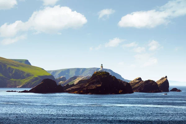 Морський мис з маяком на острові Макл - Флугга. — стокове фото