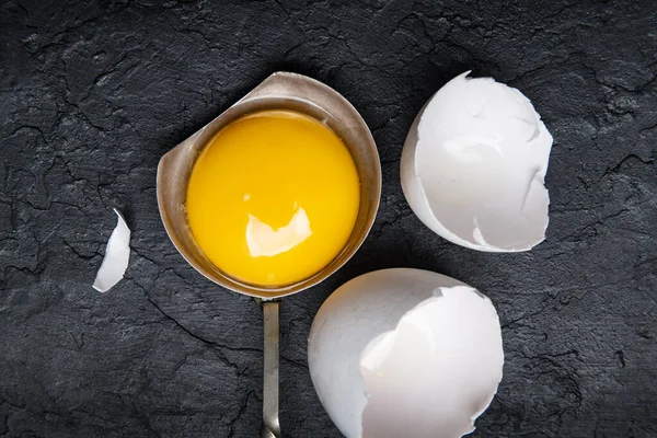 Chicken yolk from broken organic egg — Stock Photo, Image