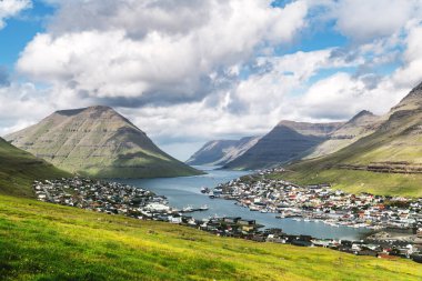 Klaksvik şehrinin nefes kesici manzarası