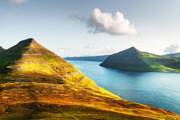 Incredible view of Faroe islands, glowing by sunset light — Stock Photo, Image