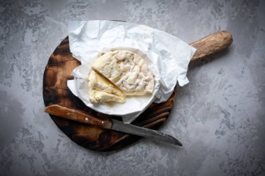 Tazelik kırıntıları Bree Chesse