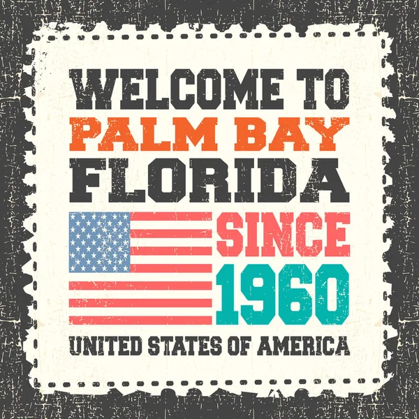 Cartão de convite com texto "Bem-vindo a Palm Bay, Estado da Flórida. Desde 1960 "com bandeira americana no toco de postagem grunge . — Vetor de Stock