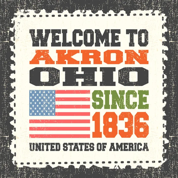 Biglietto d'invito con il testo "Benvenuti ad Akron, Ohio. Dal 1836 "con bandiera americana su moncone grunge . — Vettoriale Stock