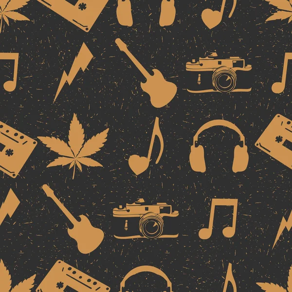 Modèle hippie sans couture avec feuilles de marijuana, écouteurs, vieil appareil photo, coeur, guitare, note de musique, disques de cassettes sur fond sombre . — Image vectorielle