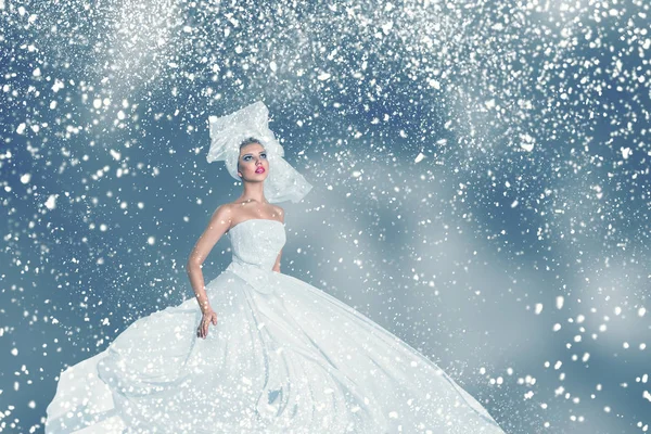 雪冬ファッションの女性の肖像画 — ストック写真