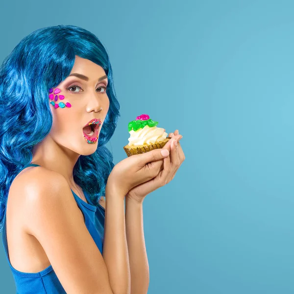 Young woman with cupcake — Stock Photo, Image