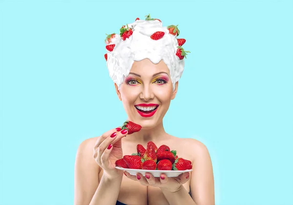 Woman with strawberry — Stock Photo, Image