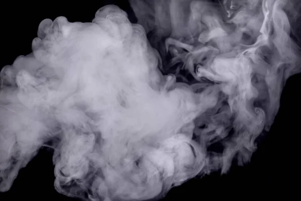 暗い背景に対して抽象的な白煙 — ストック写真