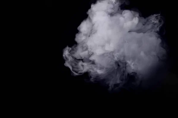 Абстрактний білий дим на темному тлі — стокове фото