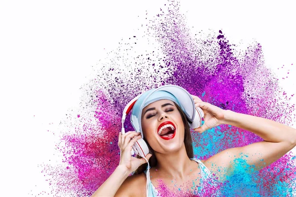 Happy young woman listening music in headphones — Stock Photo, Image