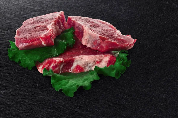 Stücke von Rindfleischsteaks — Stockfoto