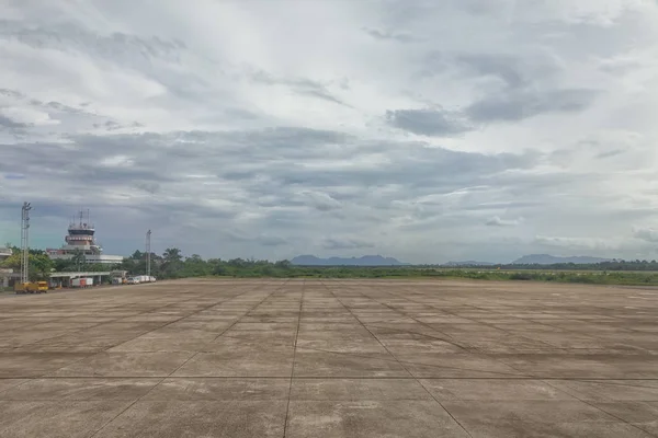Aeródromo do aeroporto vazio — Fotografia de Stock