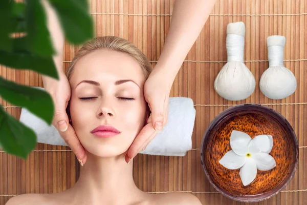 Young woman relaxing with massage in spa — Stock Photo, Image