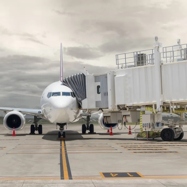 Airplane Loading Passenger Airport Gate Ramp — Stock Photo, Image