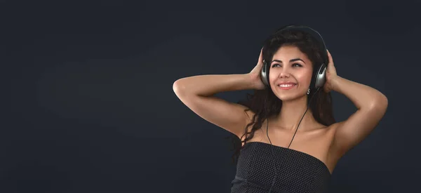 Young Beautiful Woman Portrait Listening Modern Music Headphone Isolated Dark — Stock Photo, Image