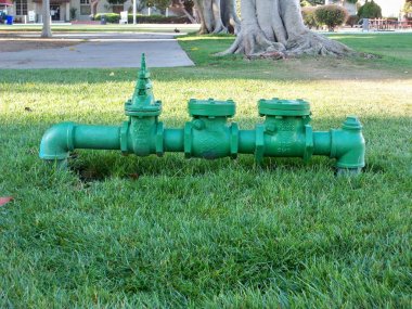 Yeşil metal su boru kontrol vanası