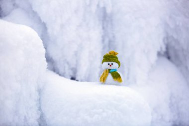 Fairytale karakter kardan adam şapka ve atkı. 