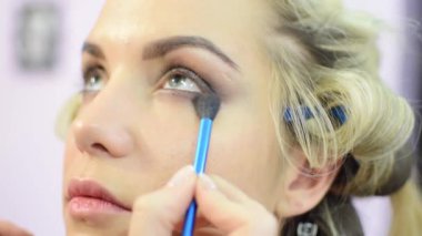 Profesyonel makyaj göz dumanlı gözler kız modelleri