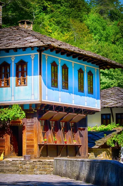 Búlgaro estilo antiguo Casa de madera — Foto de Stock