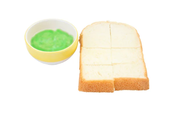 Creme de pandan verde pão cozido no vapor no fundo branco . — Fotografia de Stock