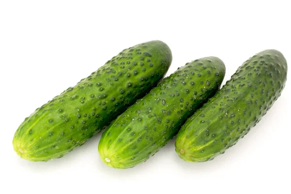 Rijpe komkommer op een witte — Stockfoto