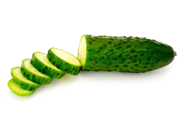 Pepino en rodajas sobre un blanco — Foto de Stock