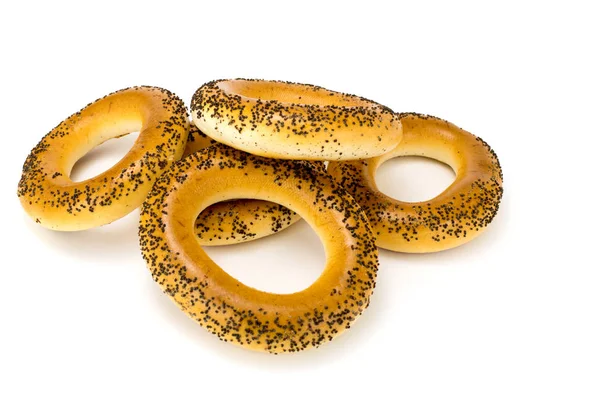 Bagels com sementes de papoila isoladas — Fotografia de Stock