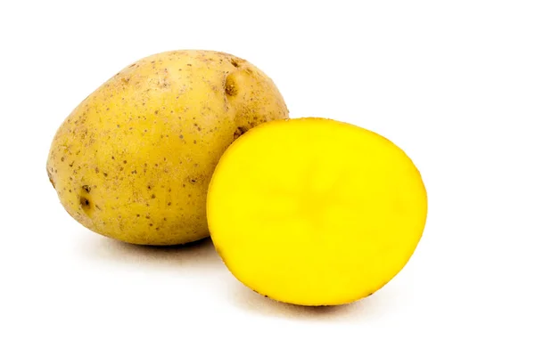Rå potatis på en vit — Stockfoto