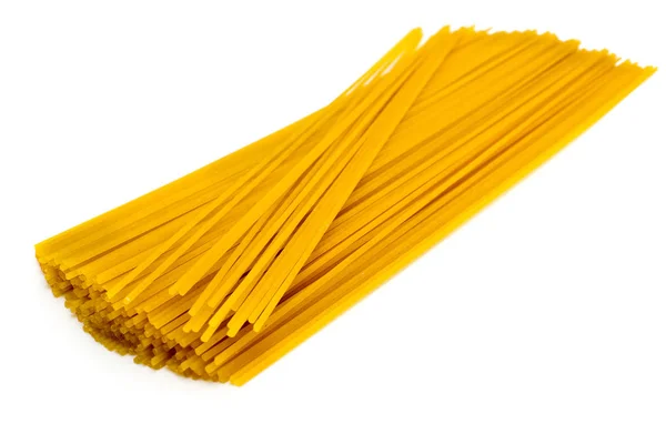 Pasta spaghetti på vit bakgrund — Stockfoto